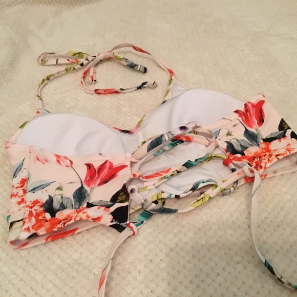 Cupshe bikini. High waisted black & white stripe bottom and pink floral top - Picture 12 of 16